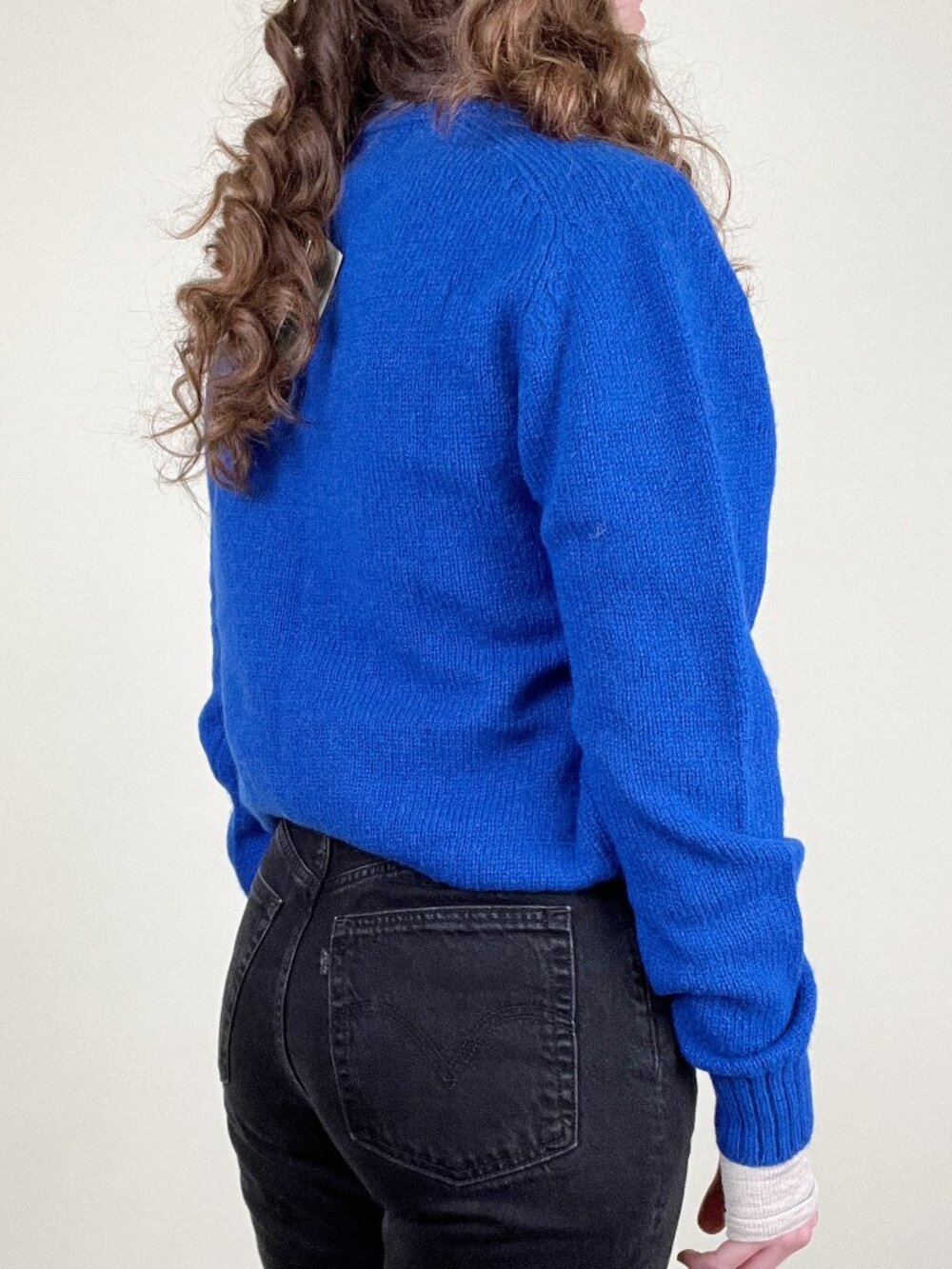 Vintage 100% Wool Cobalt Royal Blue Sweater V-Neck Oversized Loose Scandinavian - Picture 3 of 9